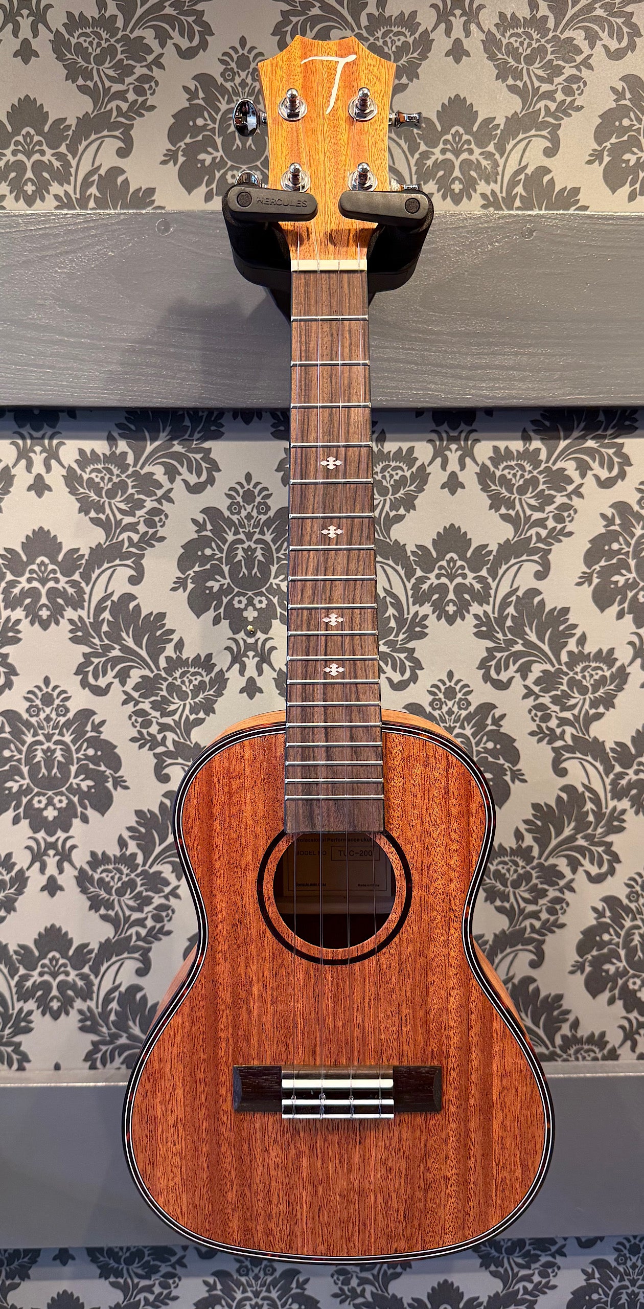 Tom TUC 200 Ukulele Concert incl.bag