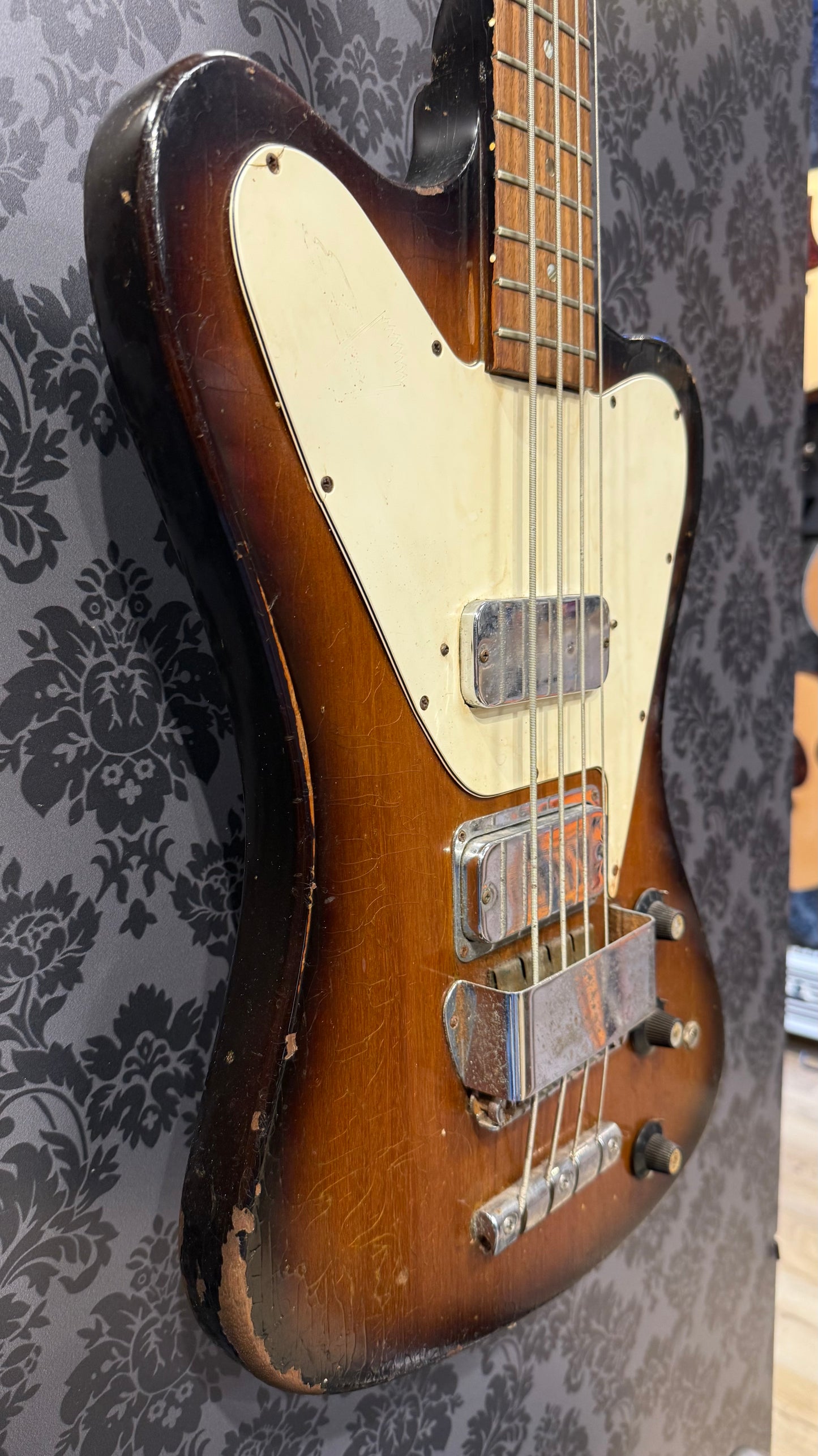 Gibson Thunderbird IV (Non-Reverse) 1968 sunburst bass (occasion)