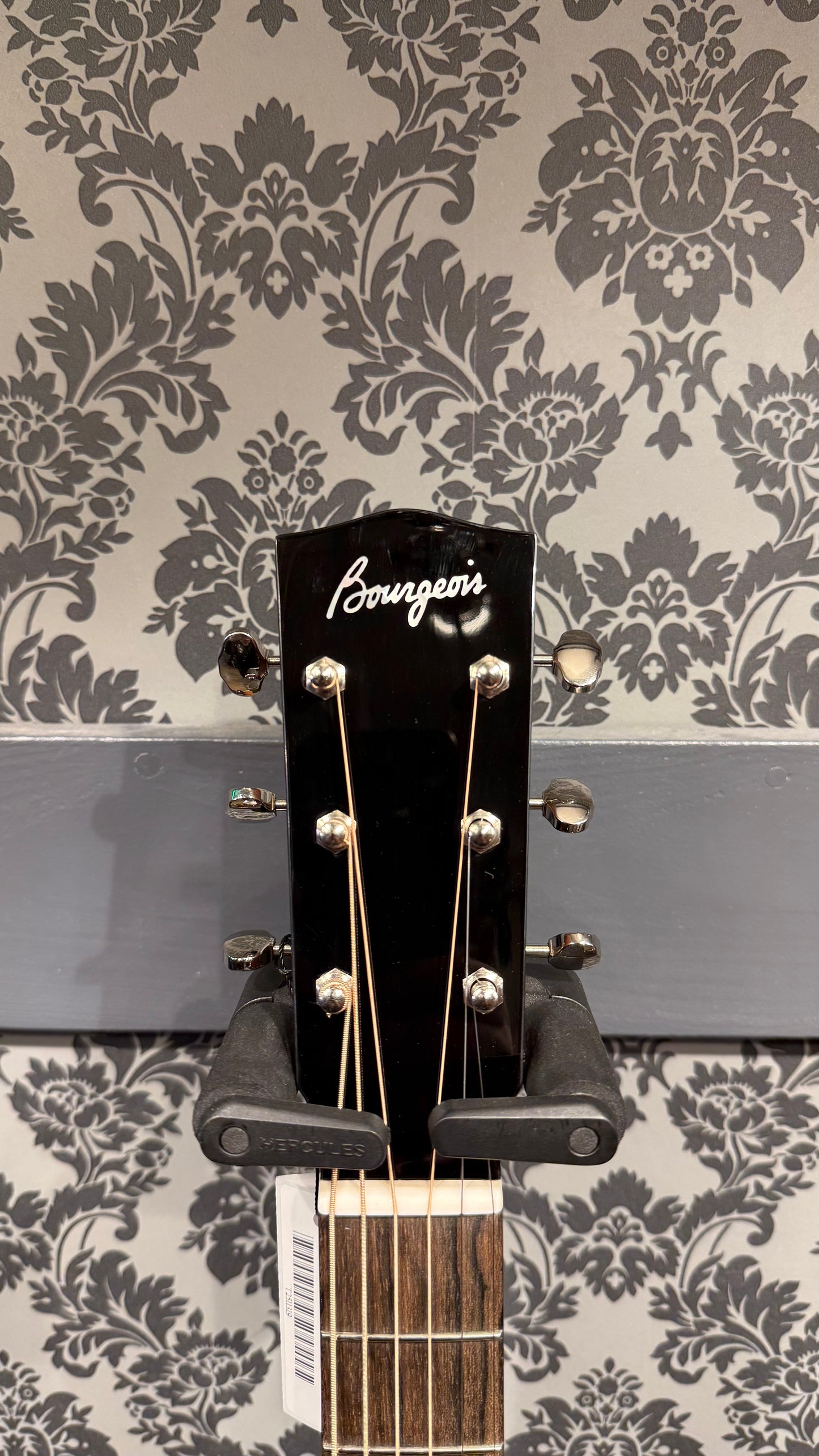 Bourgeois Down East Slope D Walnut launch edition incl. case