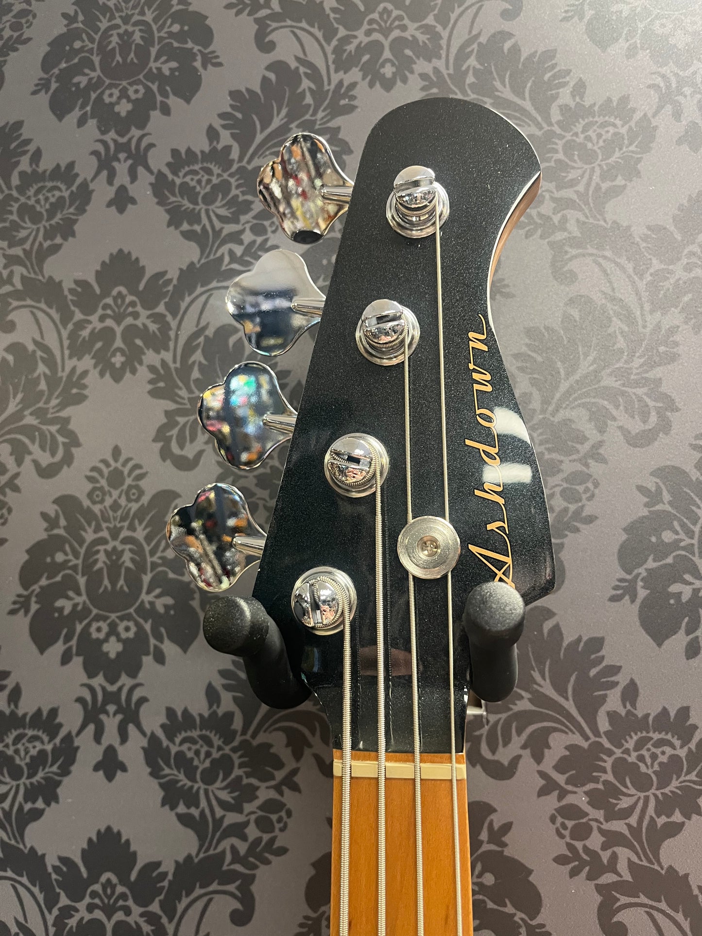 Ashdown The Saint Gloss Black