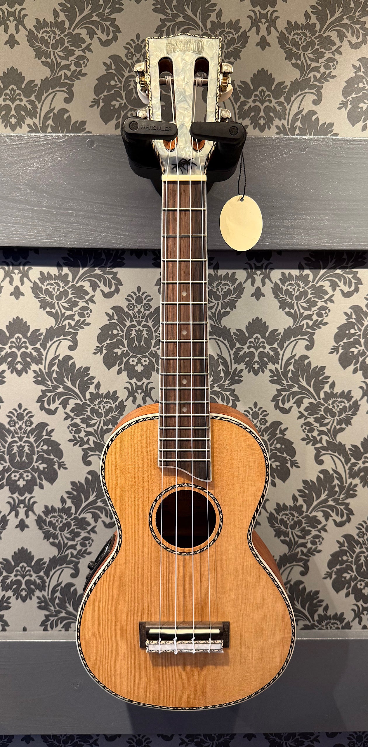 Mahalo MP-2E Pearl Series solid top concert ukulele with pick-up