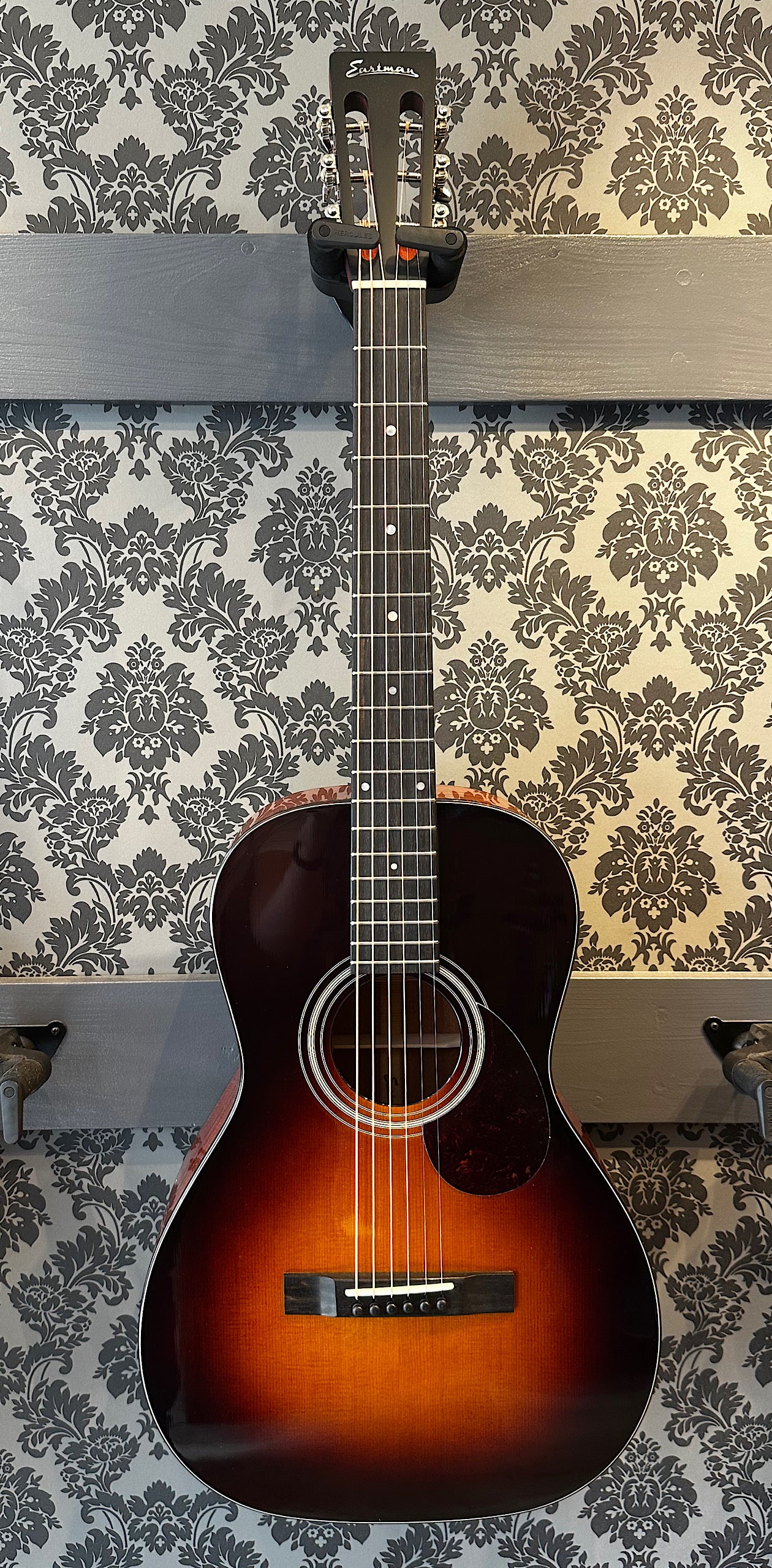 Eastman E1P Deluxe Sunburst Incl. gigbag