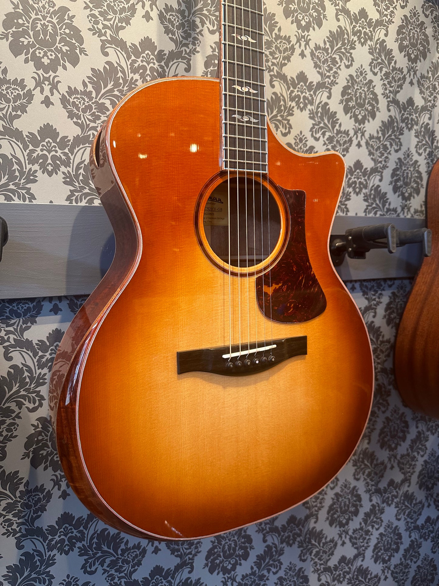 Eastman AC522CE Incl. Case