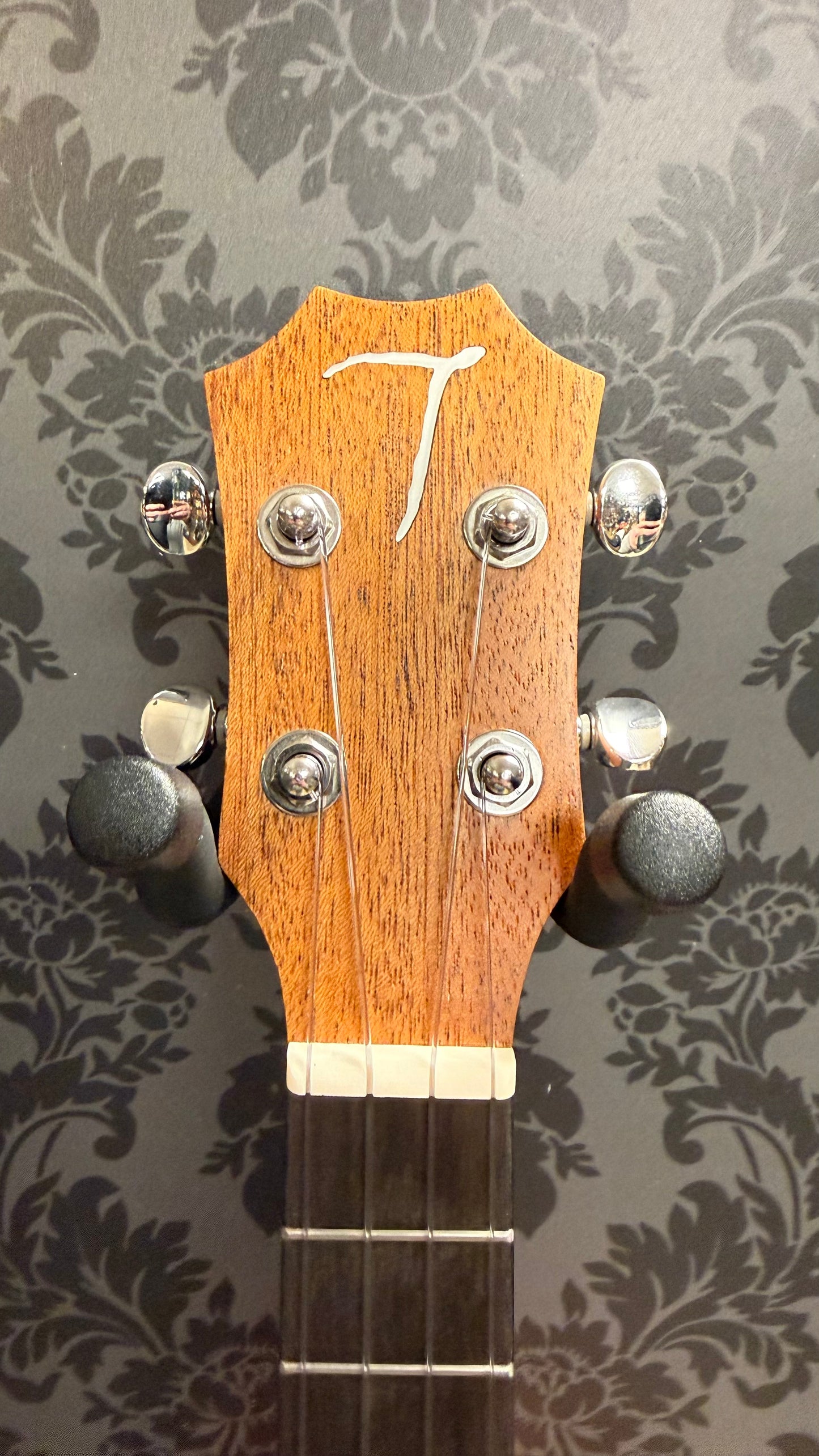 Tom TUT 200 Ukulele Tenor incl.bag