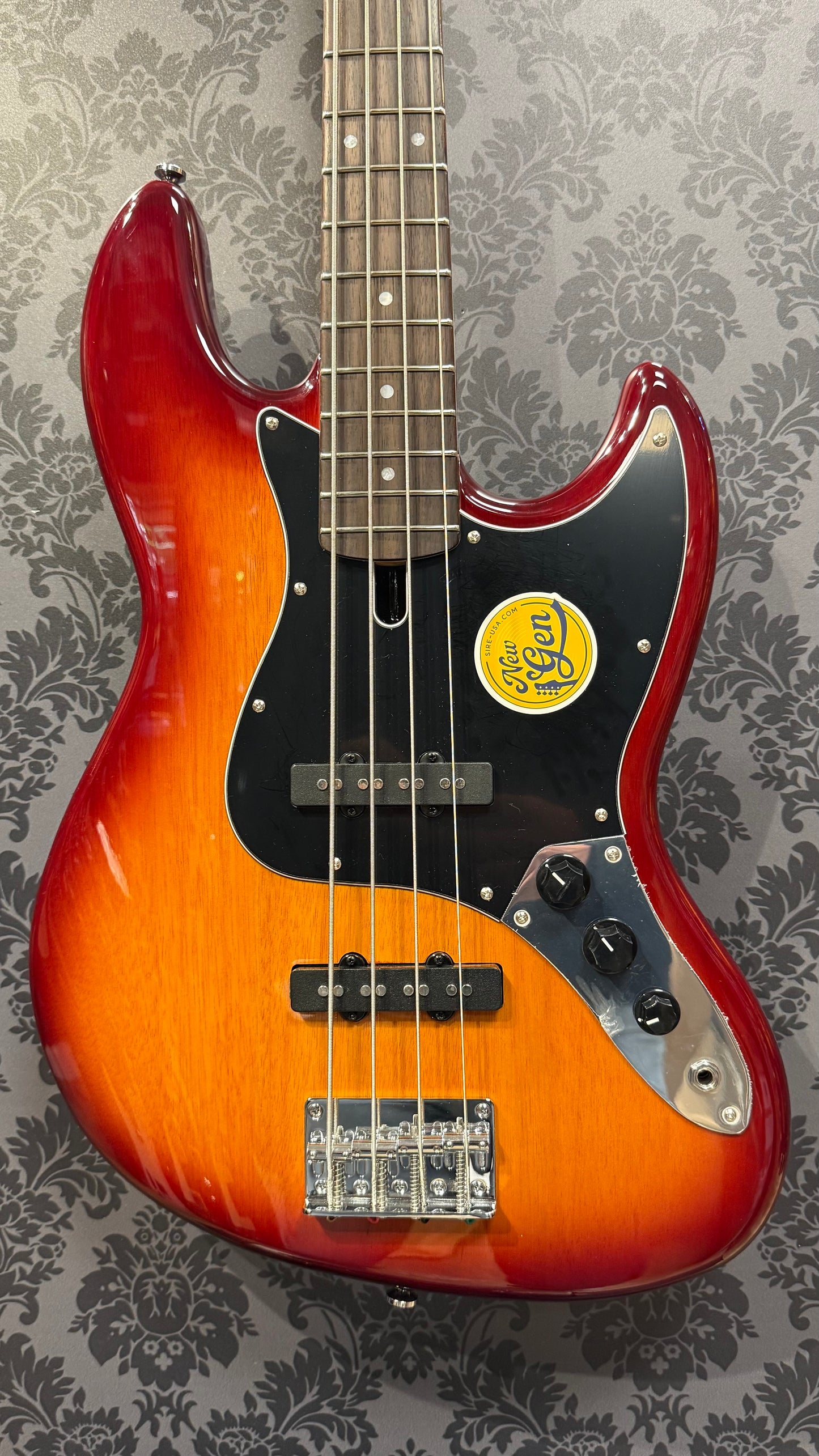 Sire Basses V1 4/TS Tobacco Sunburst
