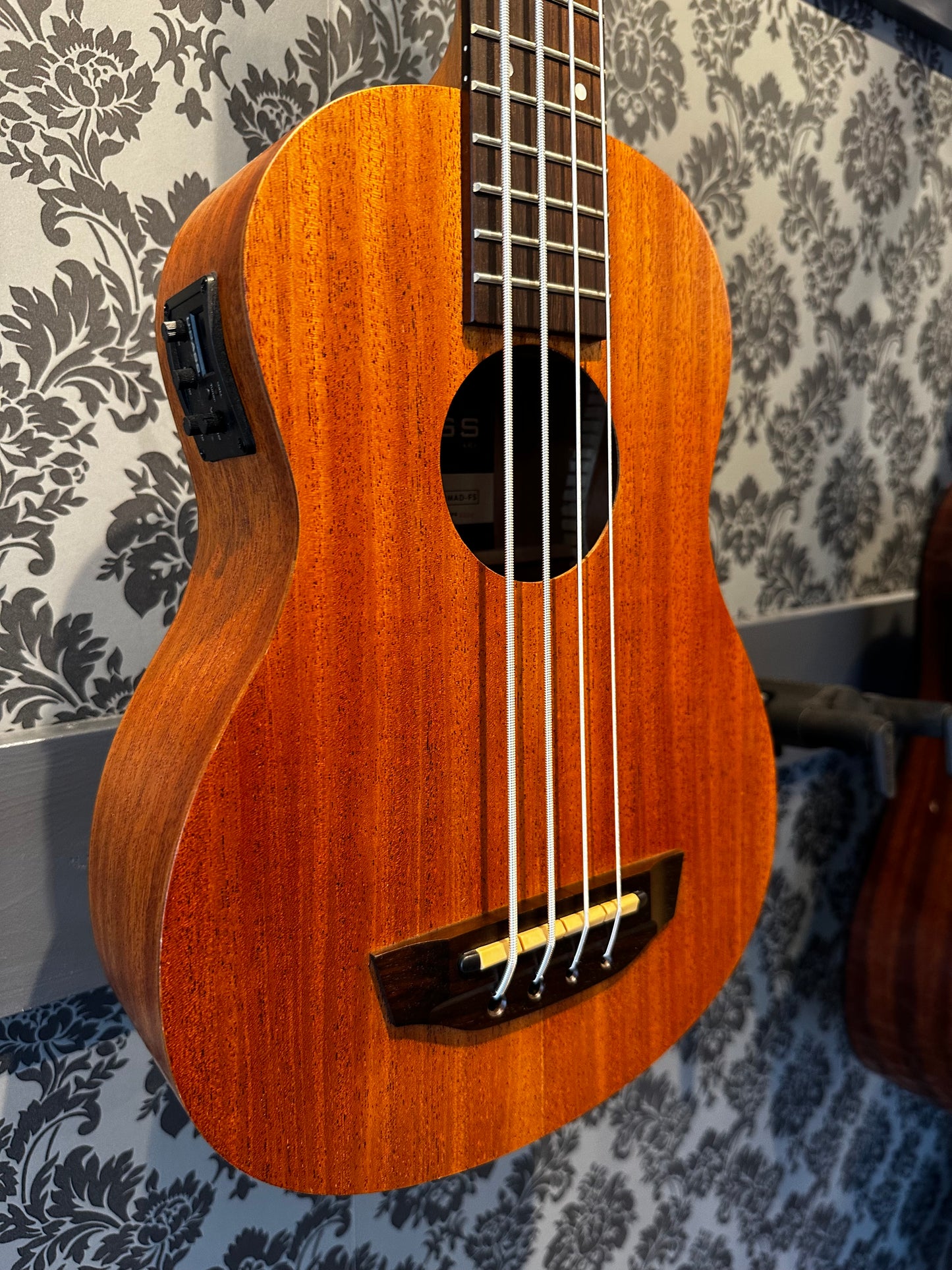 Kala Nomad semi acoustic u-bass