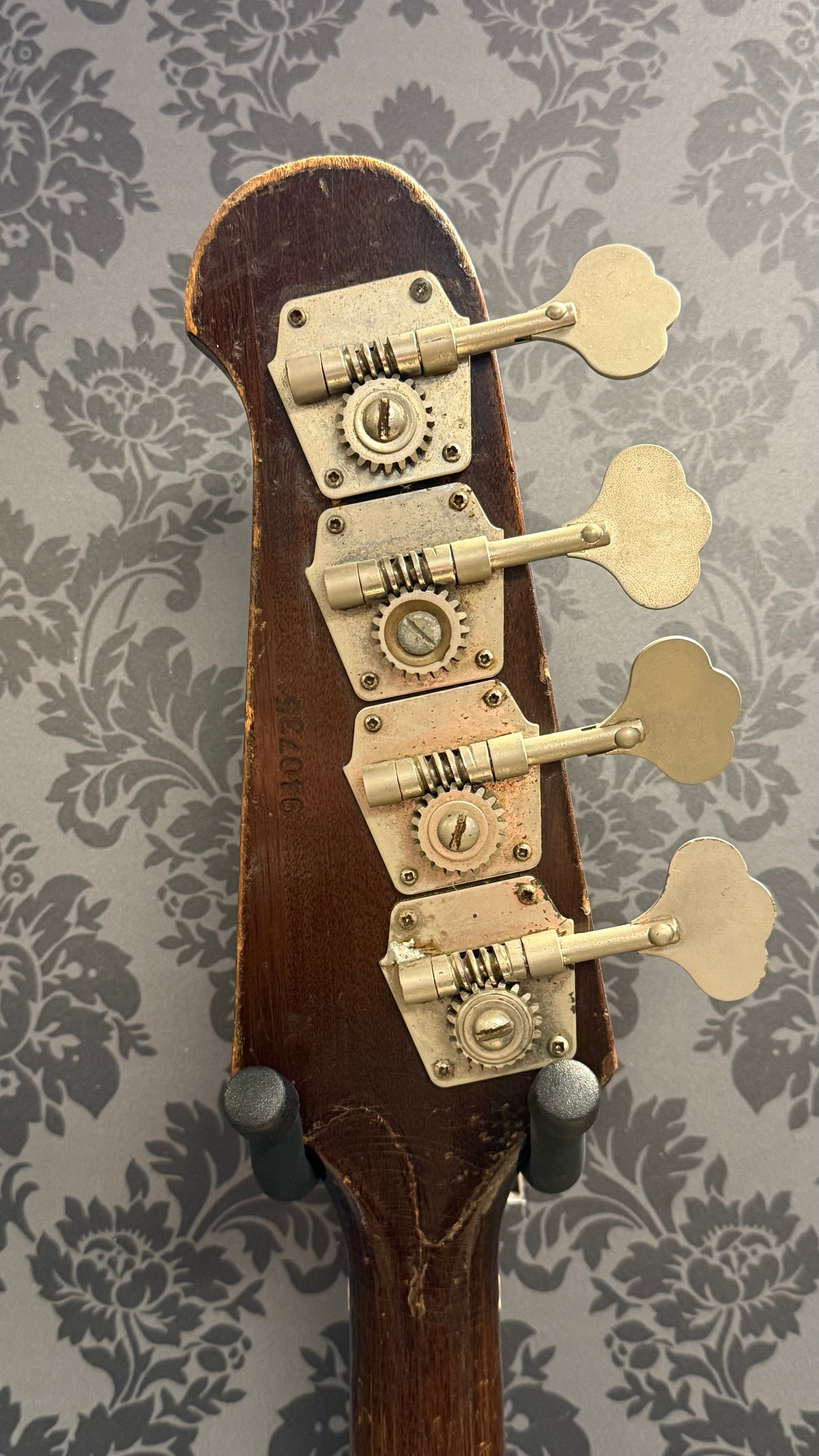 リ*ス様 60年代ヴィンテージGibson Thunderbird Ⅳノンリバピ Gibson Thunderbird IV (Non-Reverse) 1968 sunburst bass (occasion