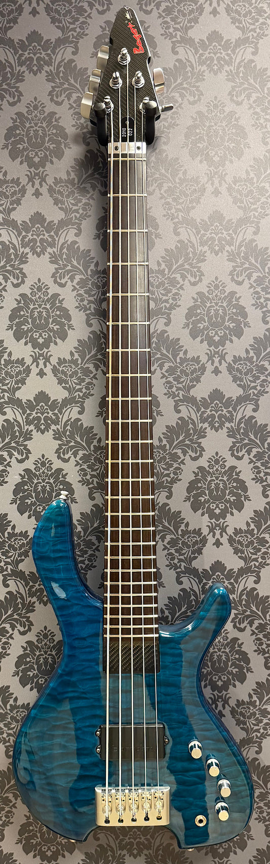 Bogart "New Bogart V" bass + case (occasion)