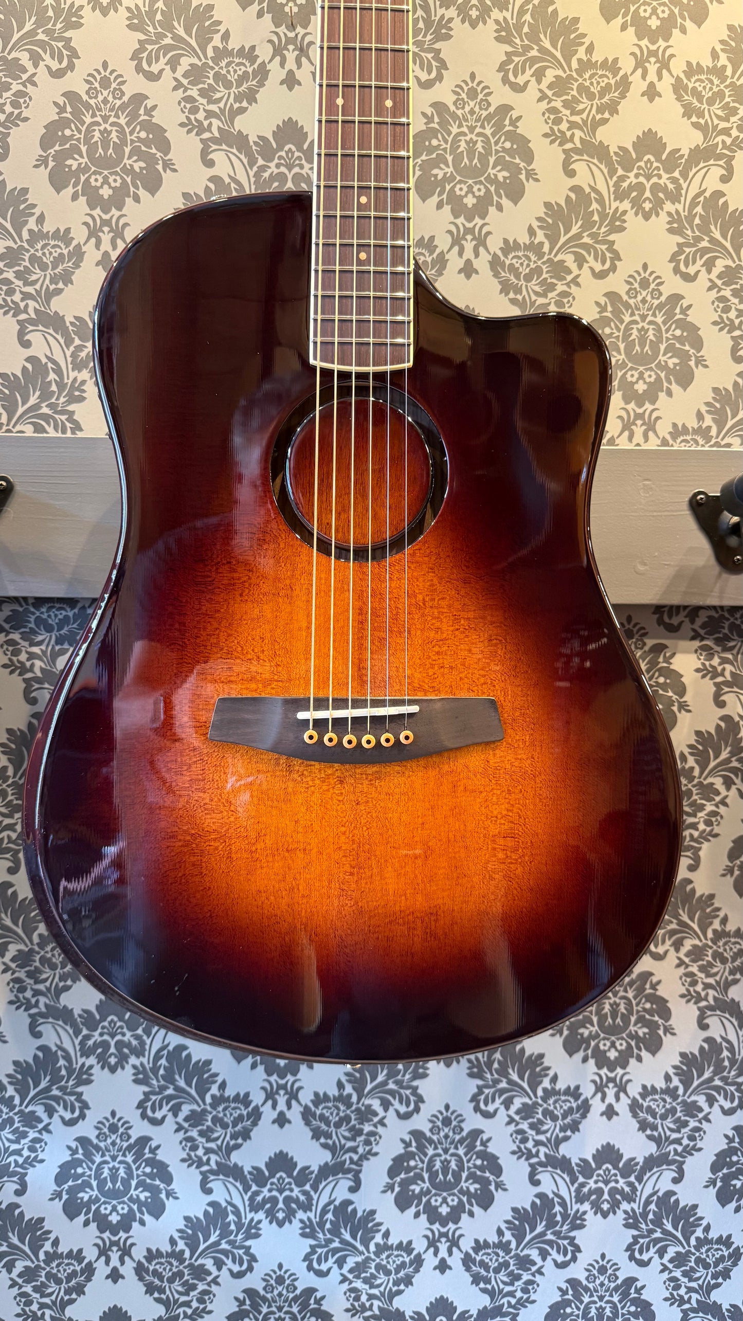 LR BAGGS AEG­1 Acoustic Electric Guitar­ Sunburst incl. bag