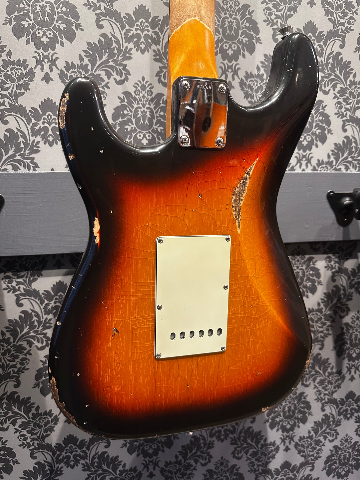 Del-Tone 60’s S-style 3 Tone Sunburst Heavy aged Incl. case