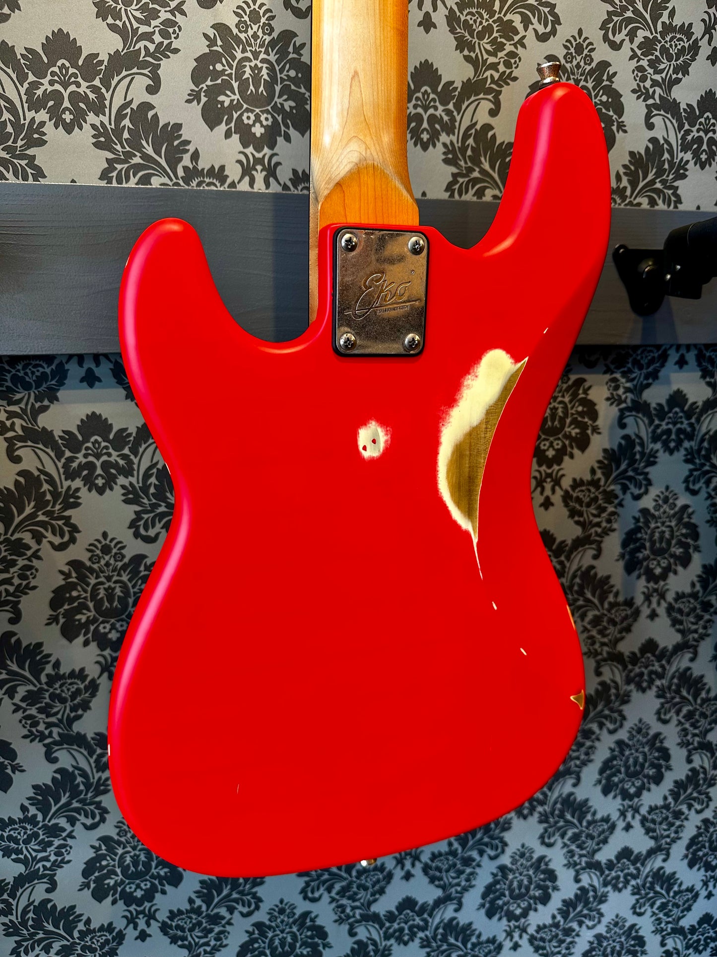 EKO VPJ-280V Relic Fiesta Red Bass