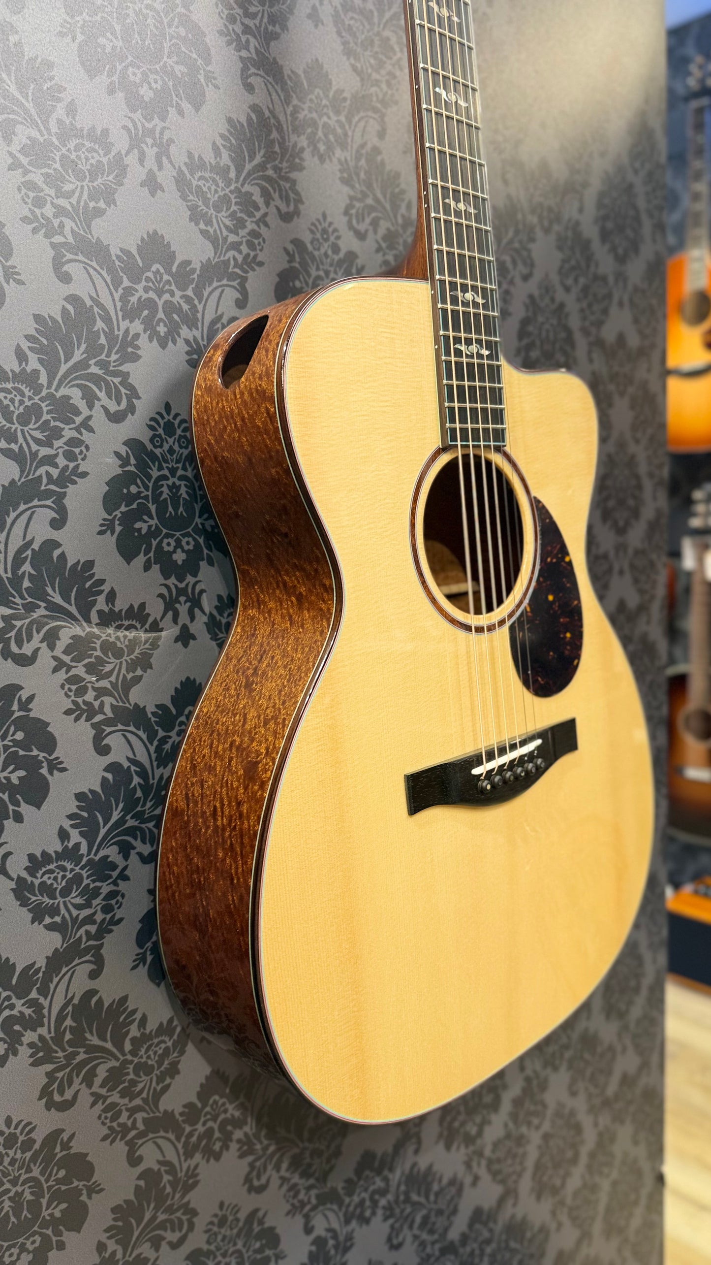 Eastman L-OMCE Quilted Sapele incl. case (B-stock)