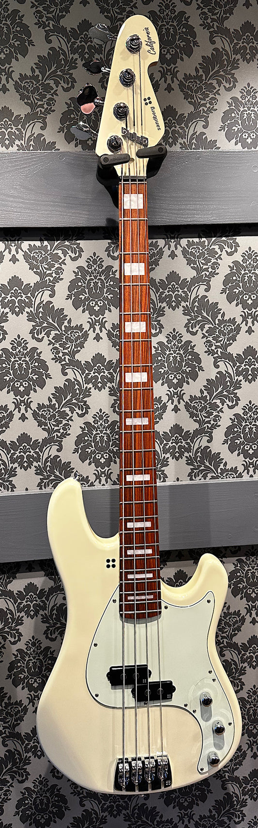 Sandberg California V Highgloss Creme Incl. gigbag