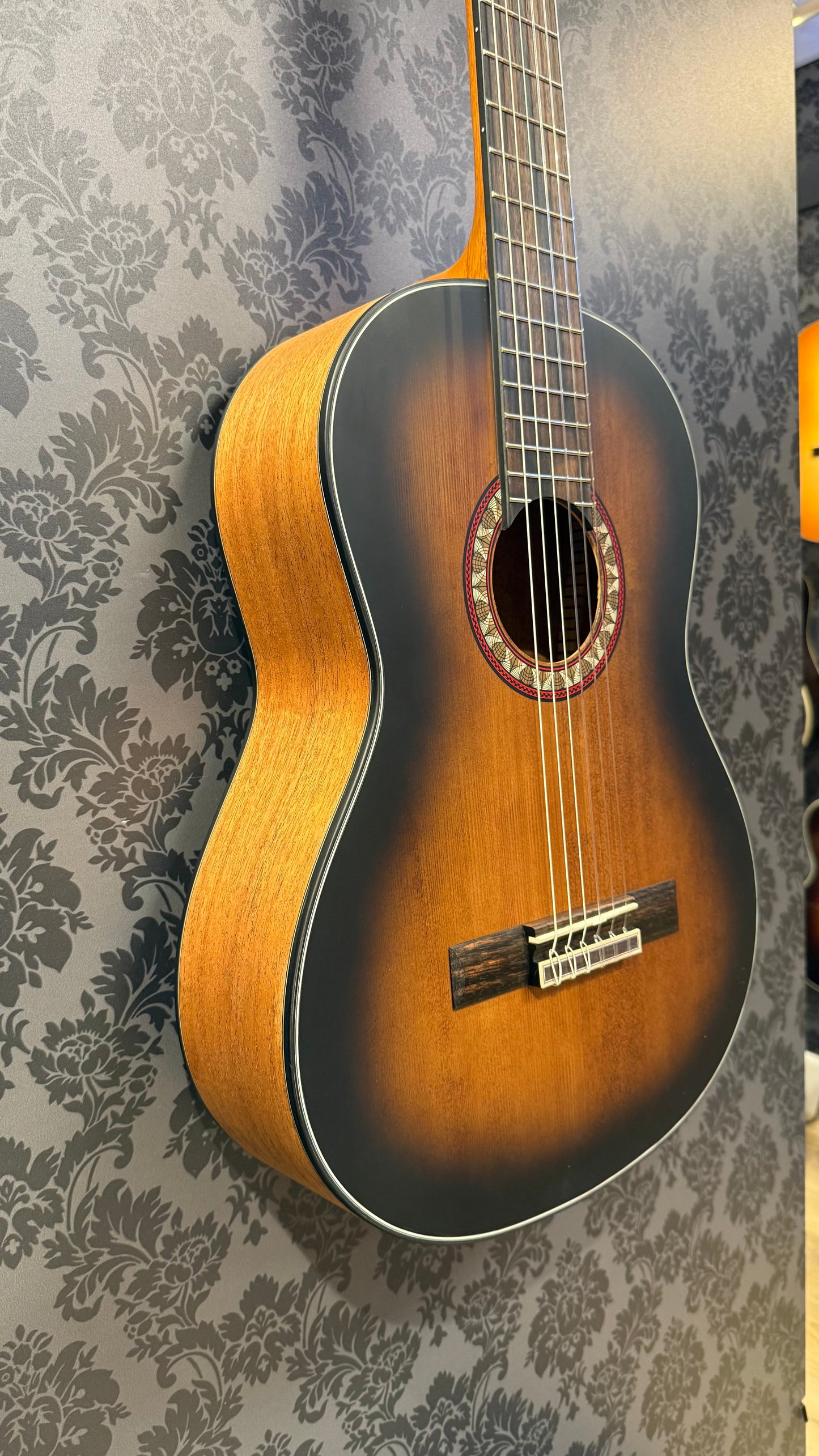 Valencia VC-404 HSB classic guitar 4/4