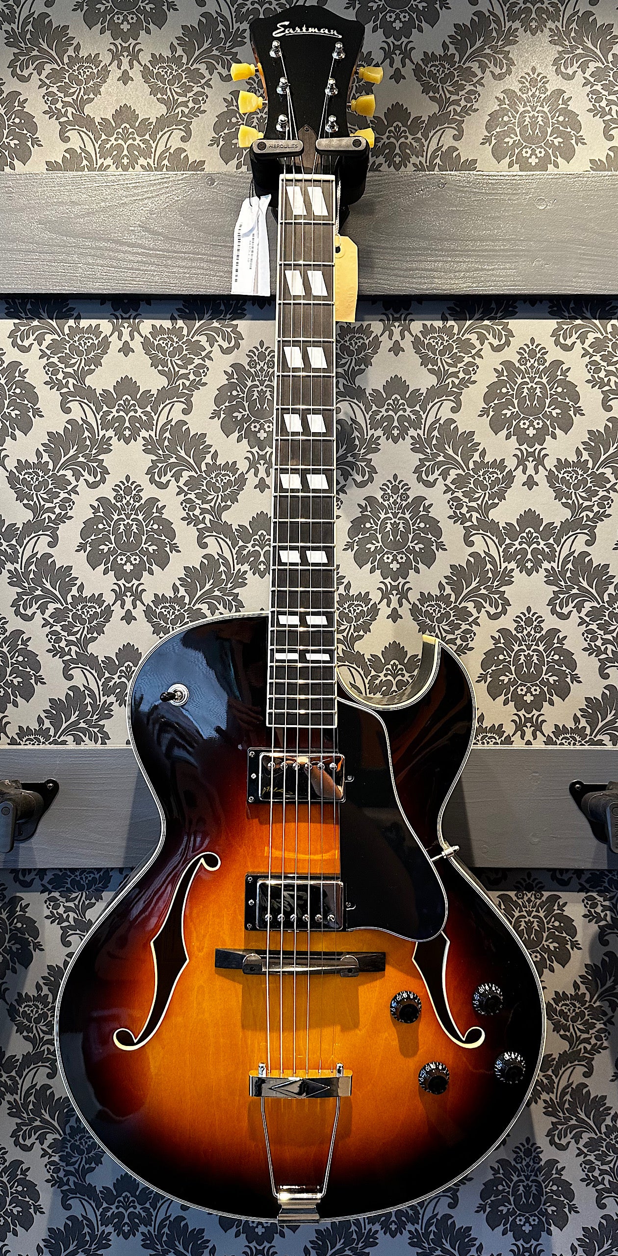 Eastman AR372CE Sunburst Incl. Case (B-Stock)