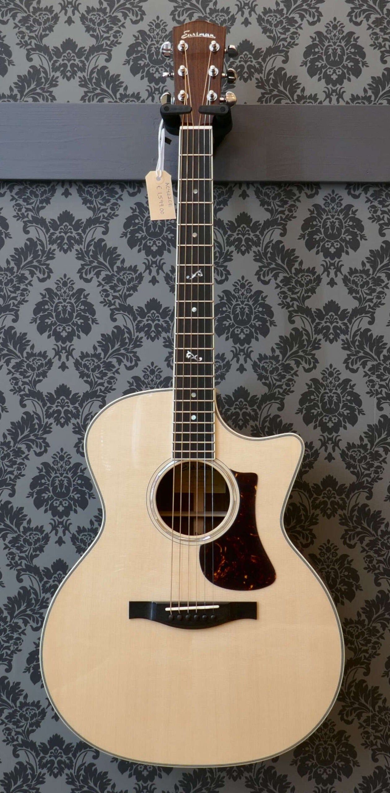 Eastman AC422CE Incl. Case