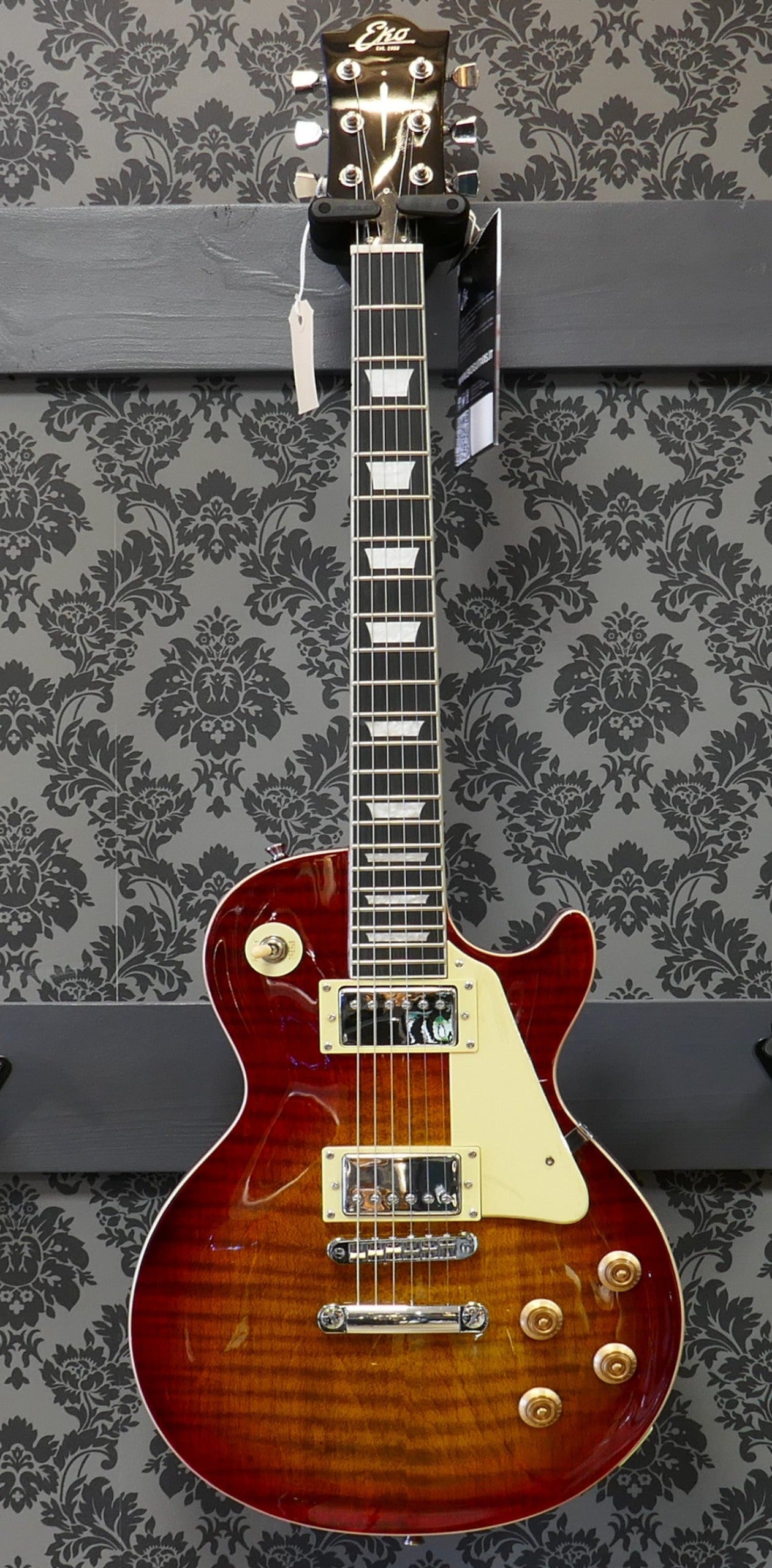 Eko VL480 Cherry sunburst