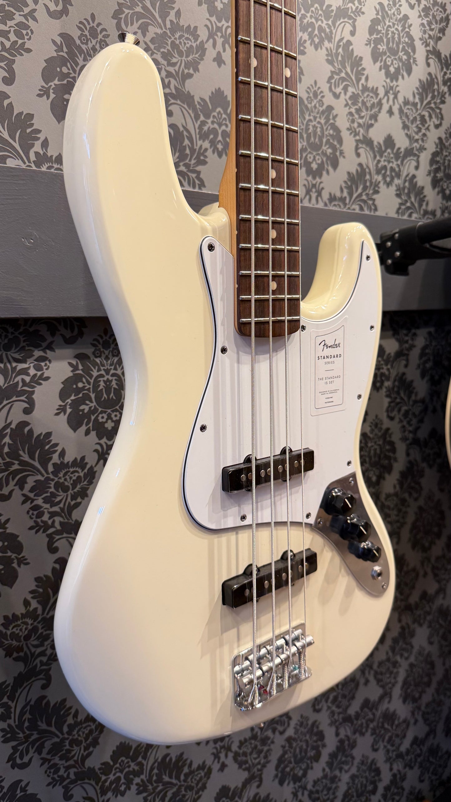 Fender Standard Jazz Bass Olympic White
