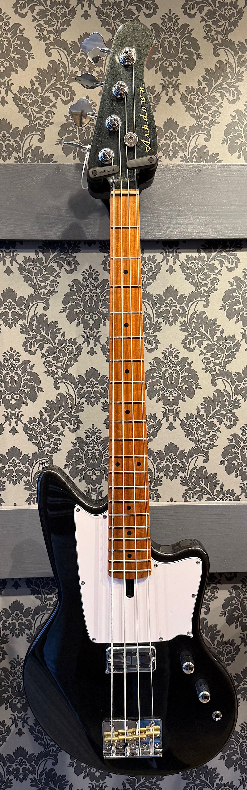 Ashdown The Capri Gloss Black