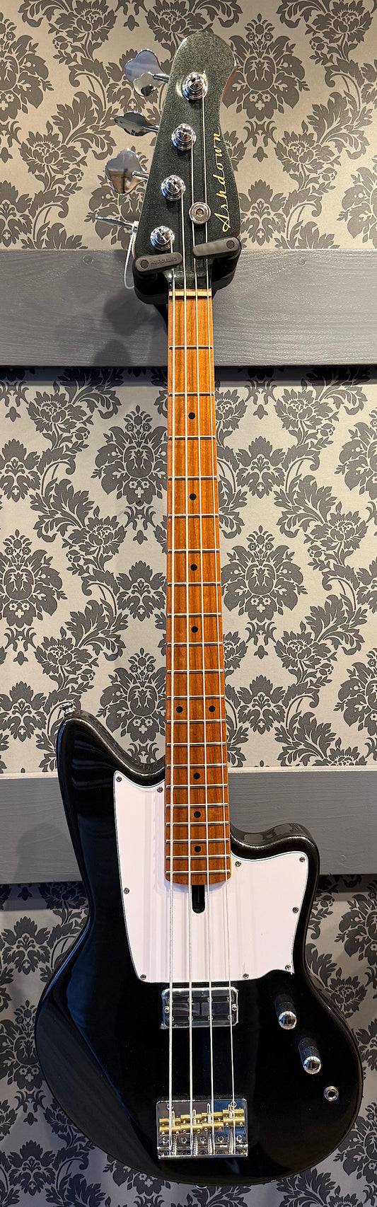 Ashdown The Capri Gloss Black