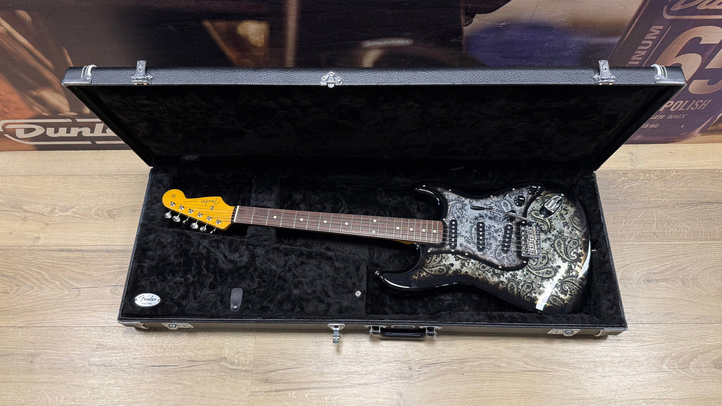 Fender MIJ Limited Edition Stratocaster RW Black Paisley + Case (occasion)