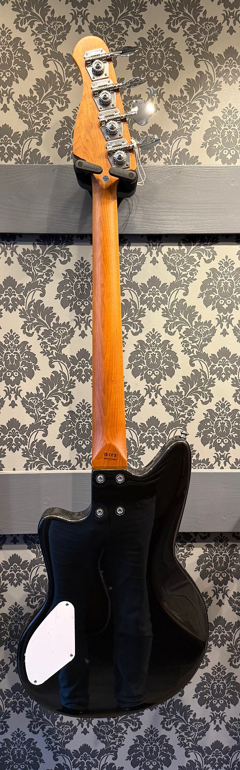 Ashdown The Capri Gloss Black