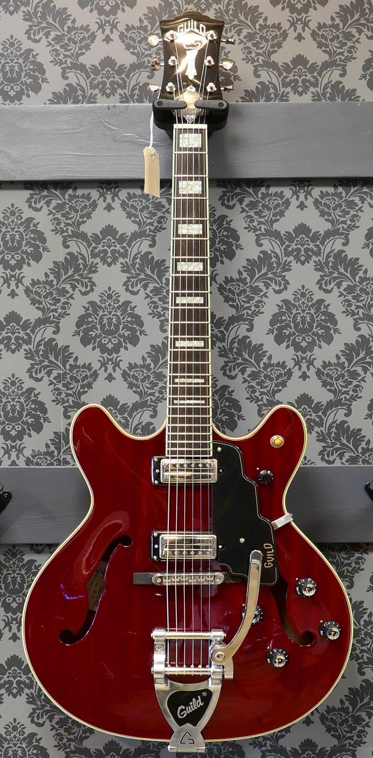 Guild Starfire V Cherry Red Incl. Case