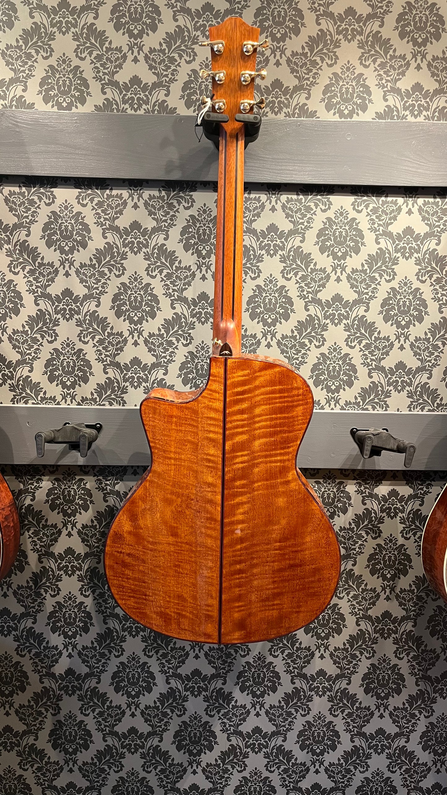 Bromo BAT-2CE Tahoma Series