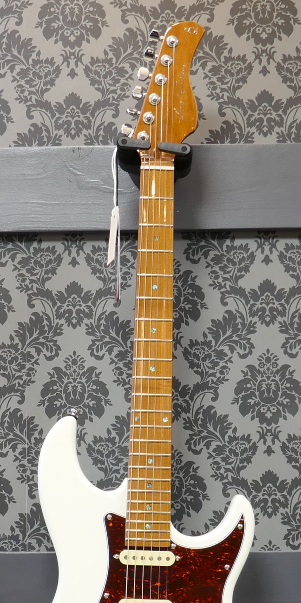 Sire S7 Vintage Antique White – Larry Carlton