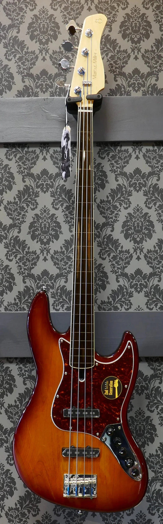 Sire V7 Marcus Miller Fretless