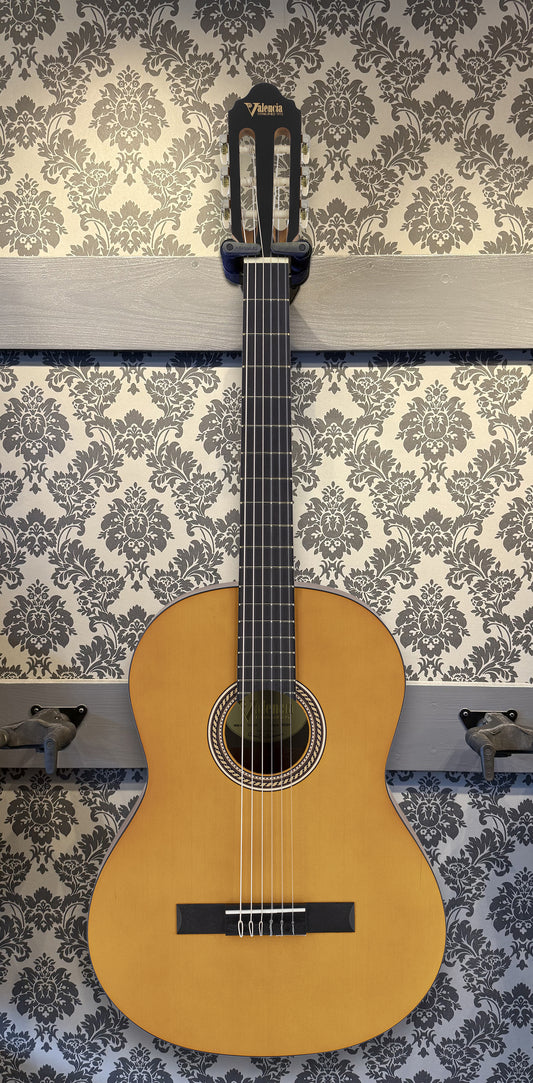 Valencia VC204 H classic guitar with hybrid neck 4/4