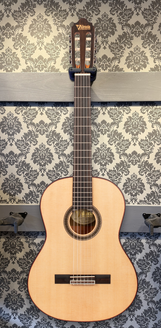 Valencia VC-704 4/4 Classic Guitar