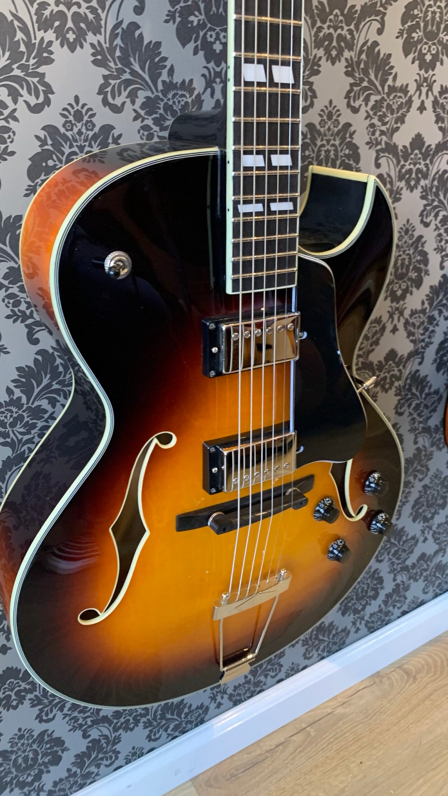 Eastman AR372CE Sunburst Incl. Case (B-Stock)