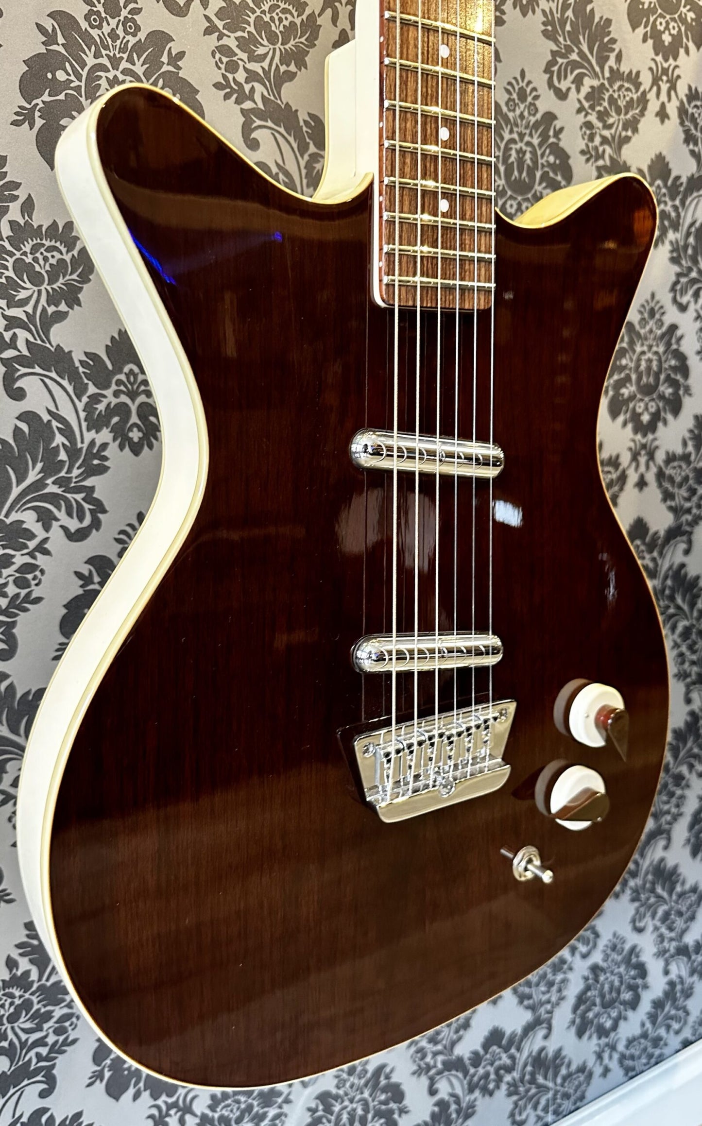 Danelectro 59 Divine Dane Walnut