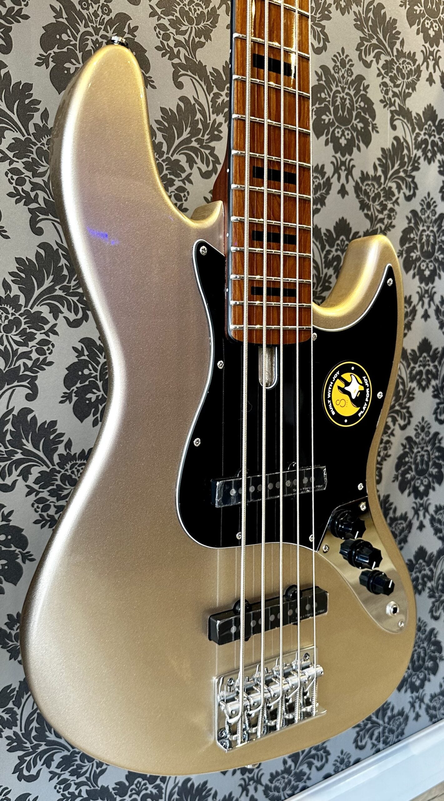 Sire Marcus Miller V5 5-string Champagne Gold