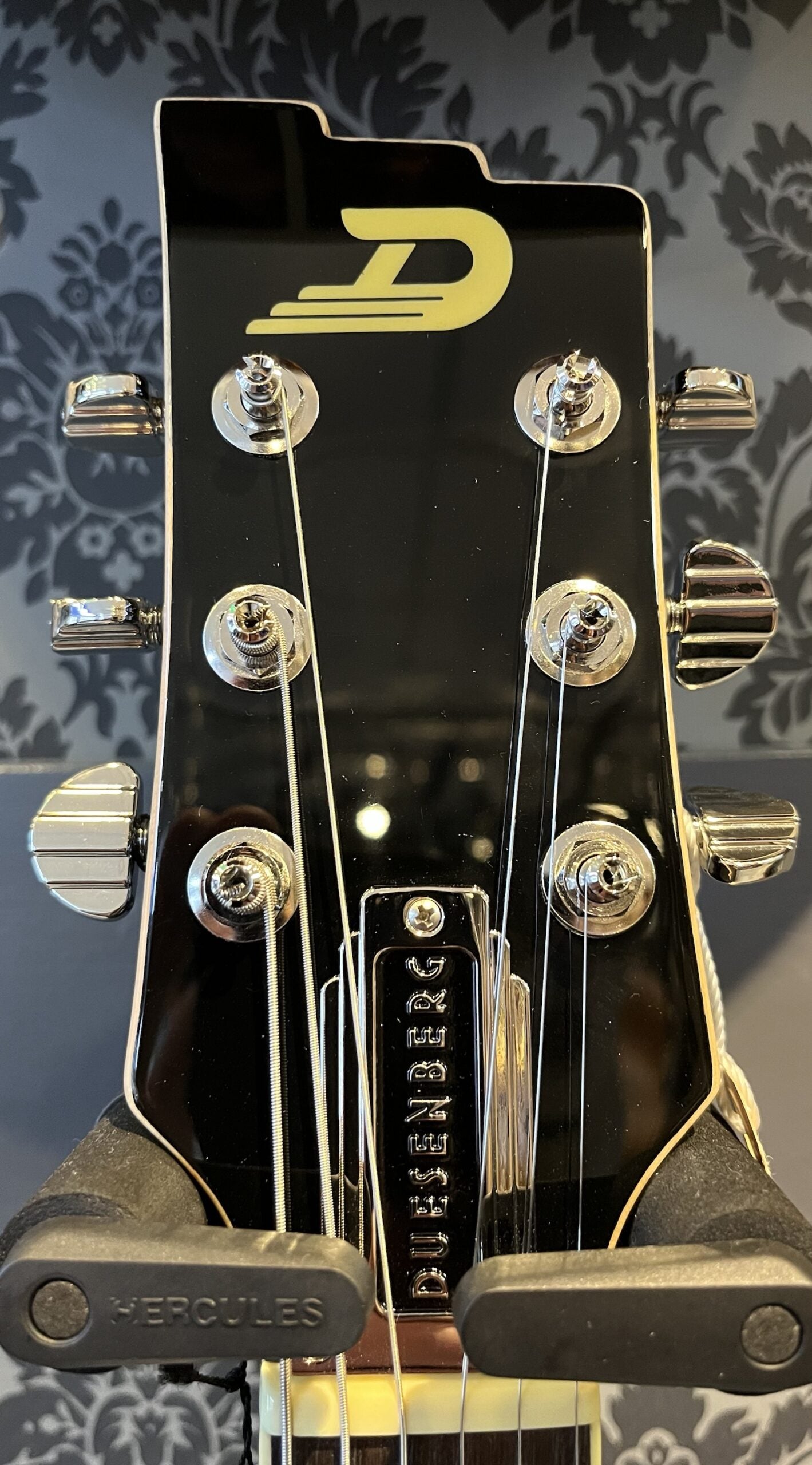 Duesenberg Paloma Black Incl. case