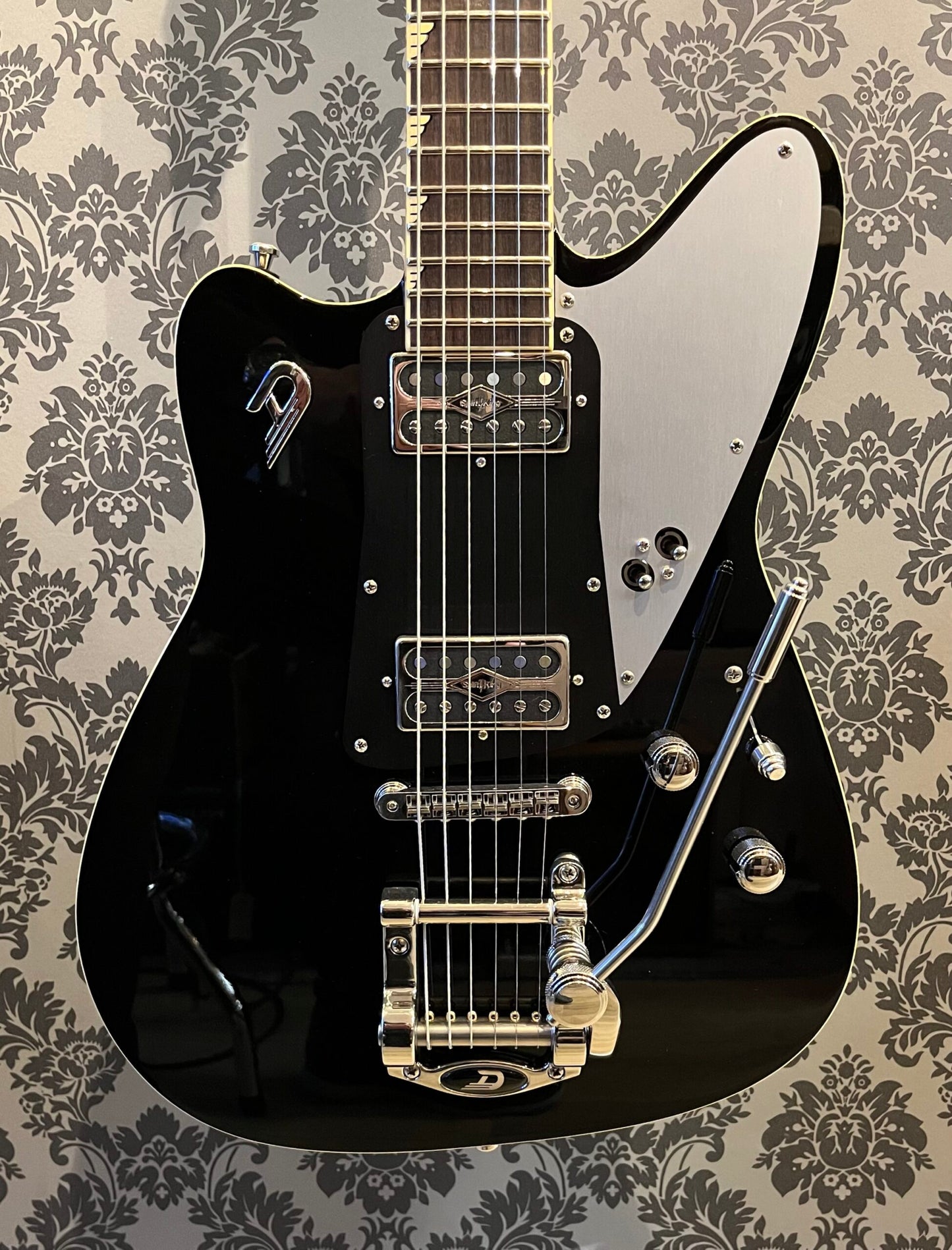 Duesenberg Falken tremolo black Incl. case