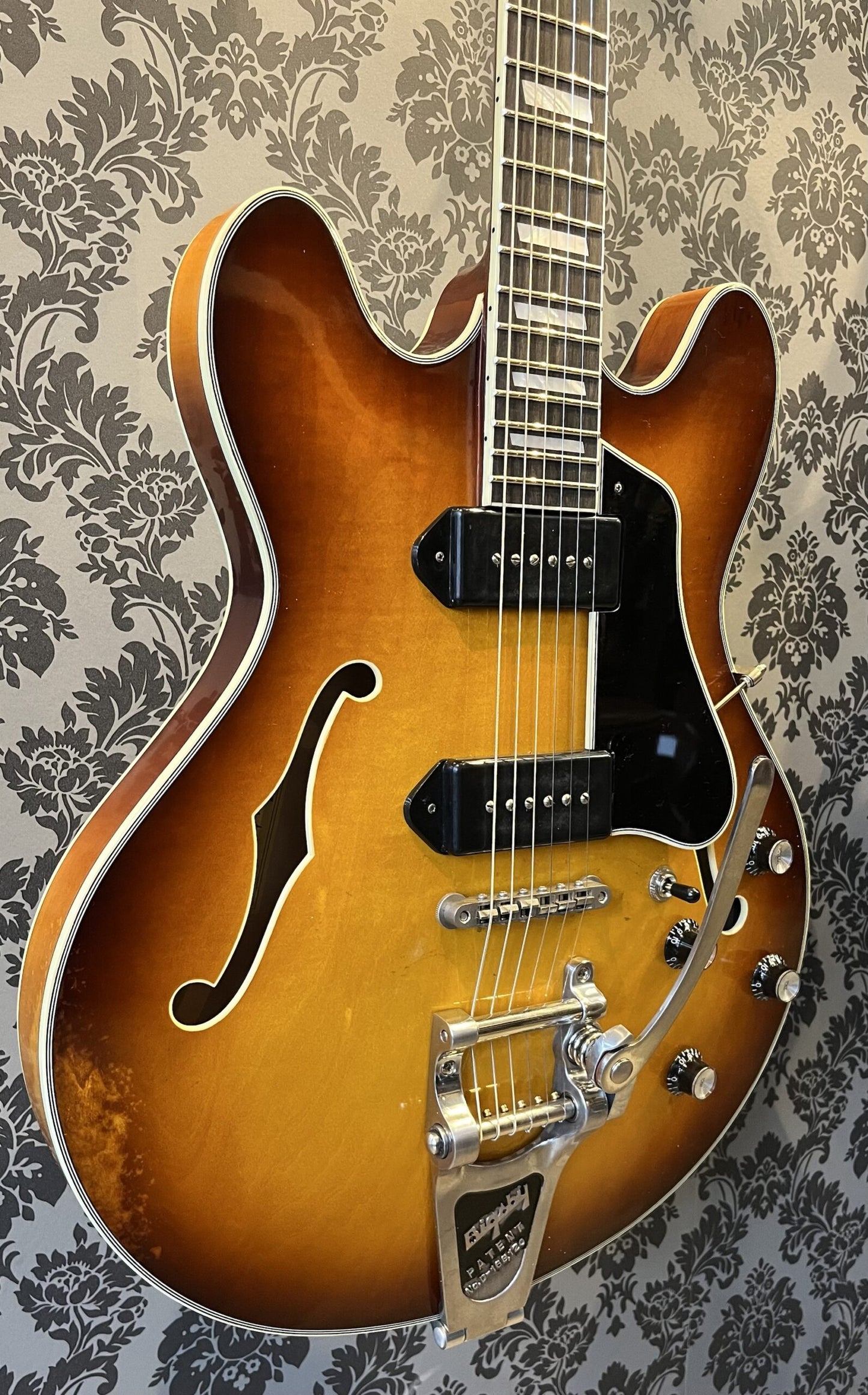 Eastman T64/V Gold Burst Incl. Case