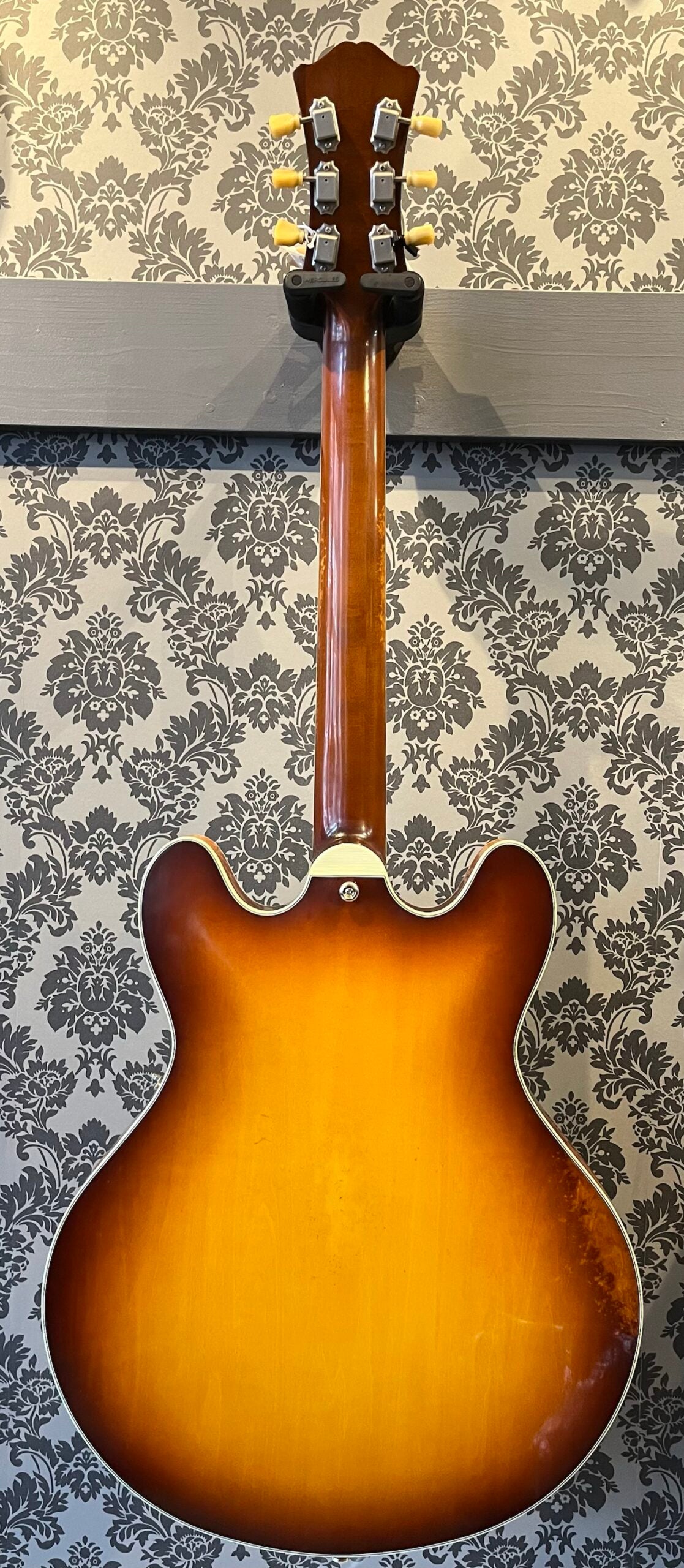 Eastman T64/V Gold Burst Incl. Case