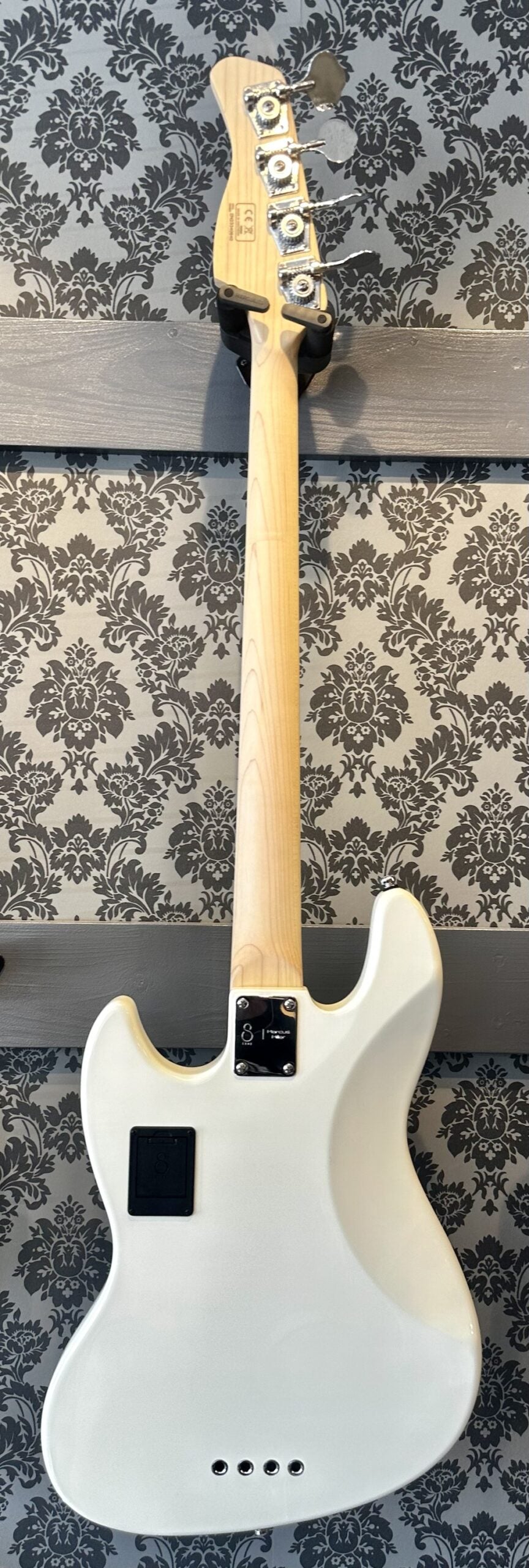 Sire V7 Marcus Miller Fretless White